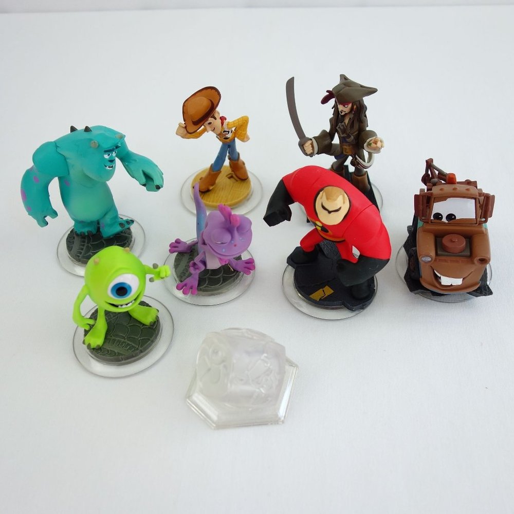 Disney Infinity Mixed Lot of 7 Figure Characters‎ and Crystal